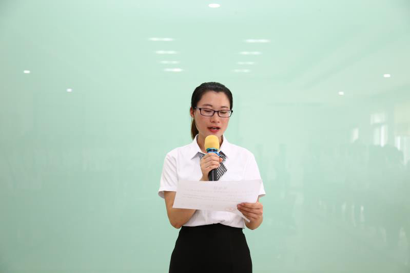 銷售部張小姐向中聯(lián)邦總部PK業(yè)績(jī)立軍令狀 銷售部張小姐向中聯(lián)邦總部PK業(yè)績(jī)立軍令狀